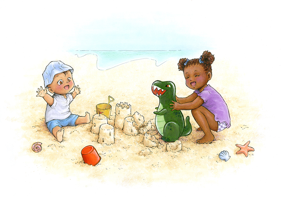 Deux jeunes enfants jouent sur une plage. Un tout petit garçonnet, presque un bébé habillé tout en bleu avec un petit chapeau, s'extasie devant un château de sable, un seau rouge est renversé devant lui, un seau jaune de l'autre côté. Une petite fille à la peau noire habillée tout de parme et qui porte des couette haut sur la tête joue avec un dinosaure en plastique.